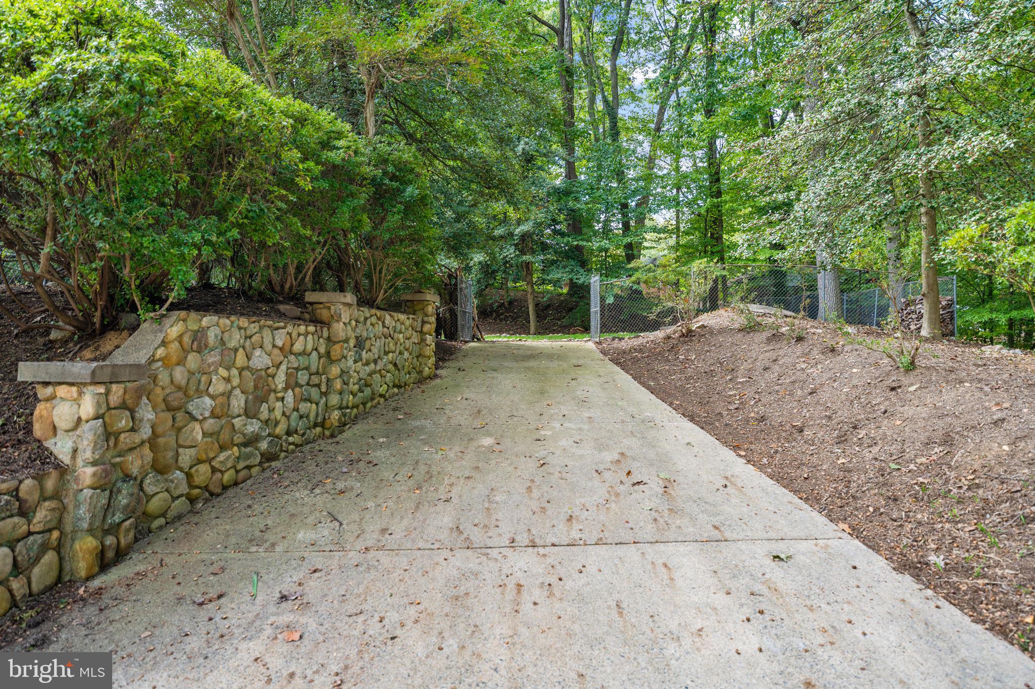 702 & 704 SLIGO CREEK PARKWAY