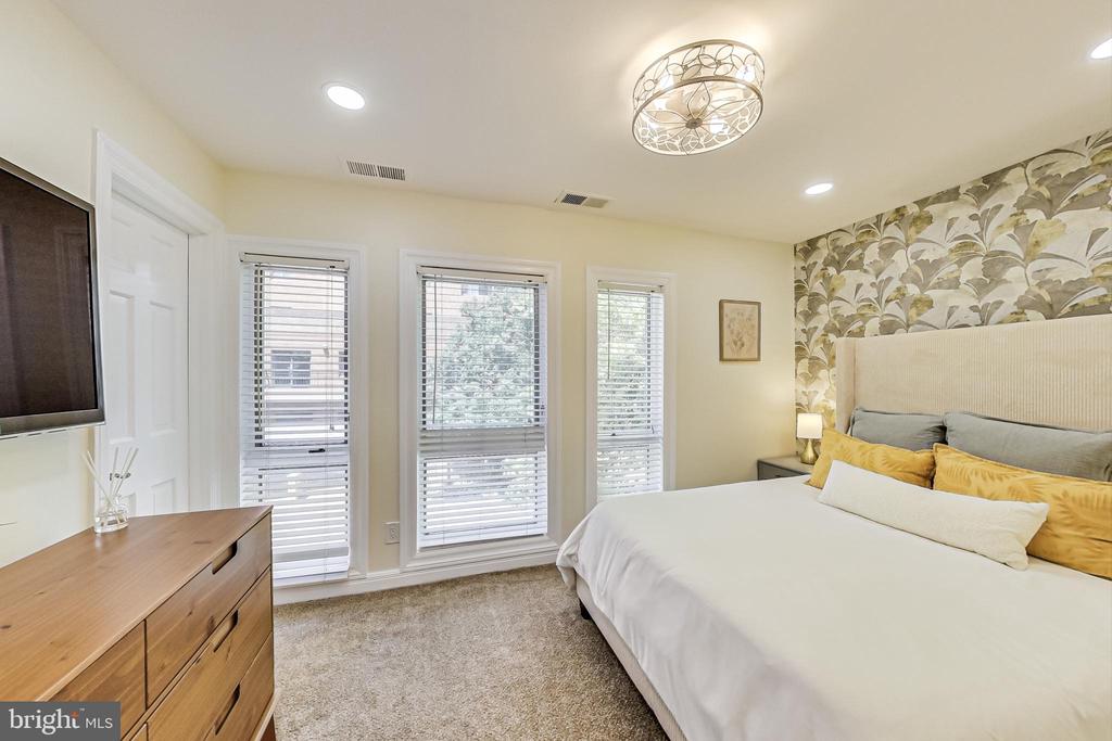 4814 HAMPDEN LANE R-2