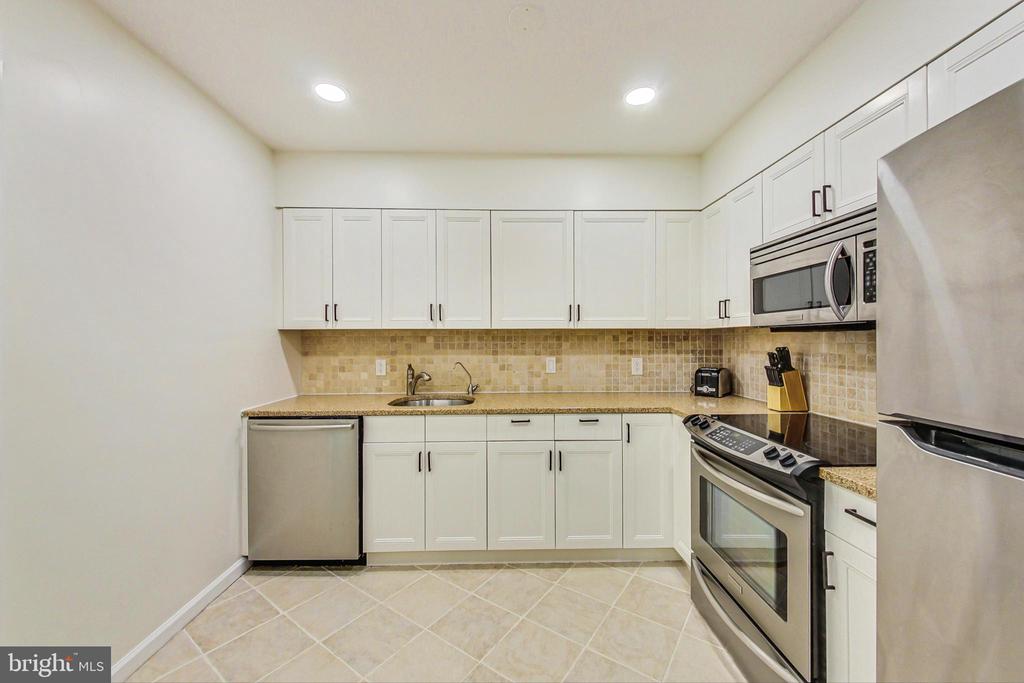 4814 HAMPDEN LANE R-2