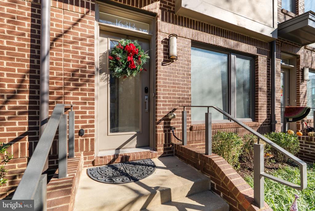 16313 DECKER PLACE