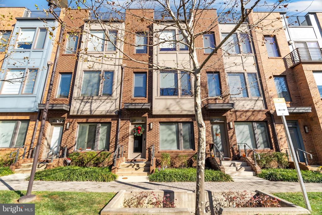 16313 DECKER PLACE