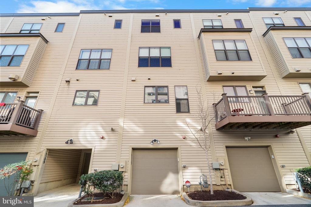16313 DECKER PLACE