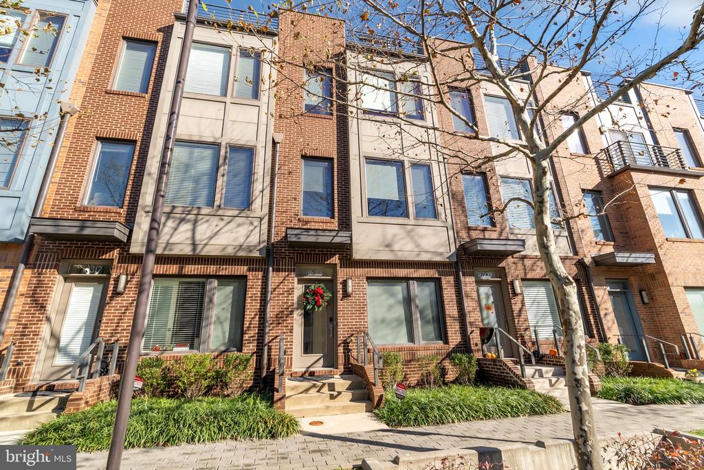 16313 DECKER PLACE
