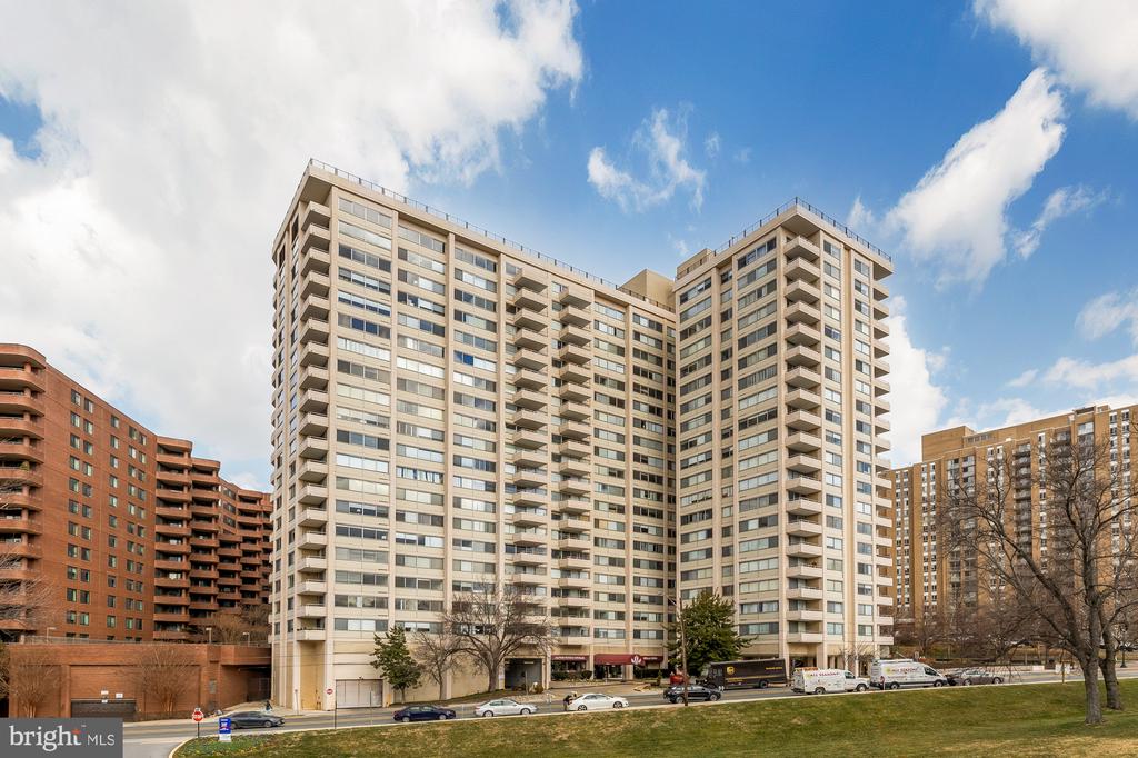 4515 WILLARD AVENUE 2320S