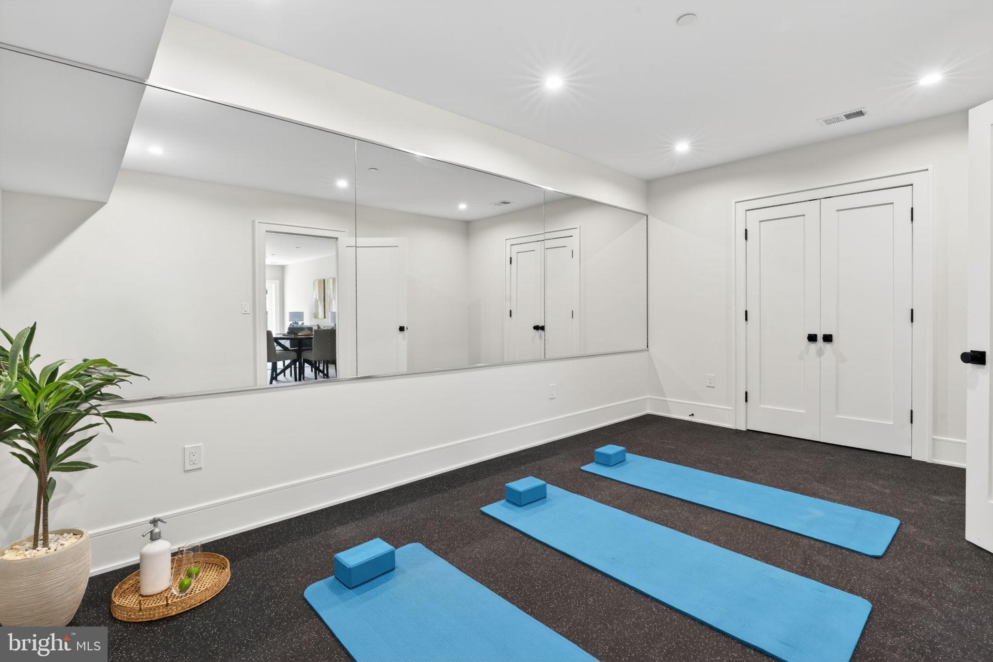 5326 MCKINLEY STREET