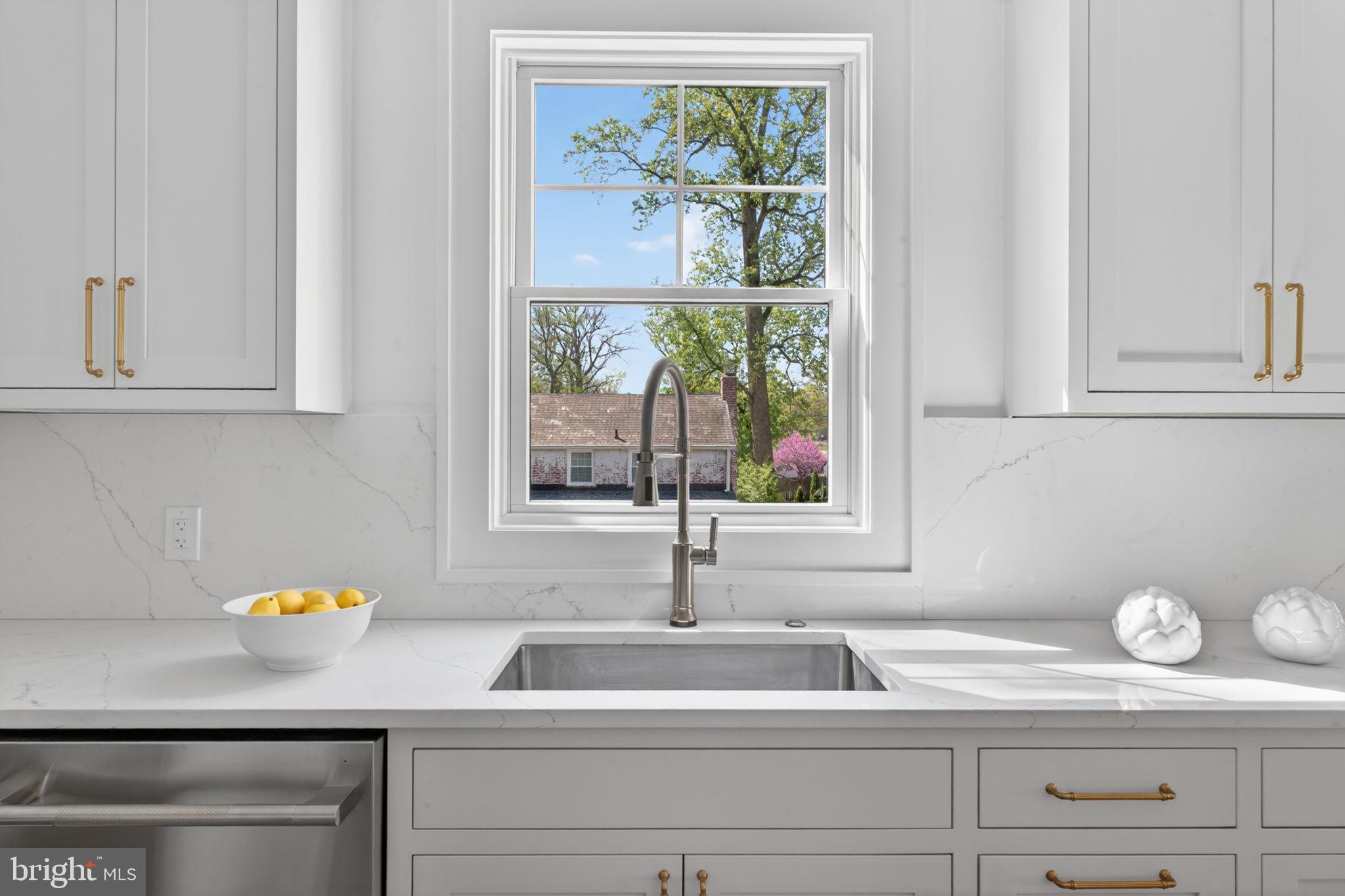 5326 MCKINLEY STREET