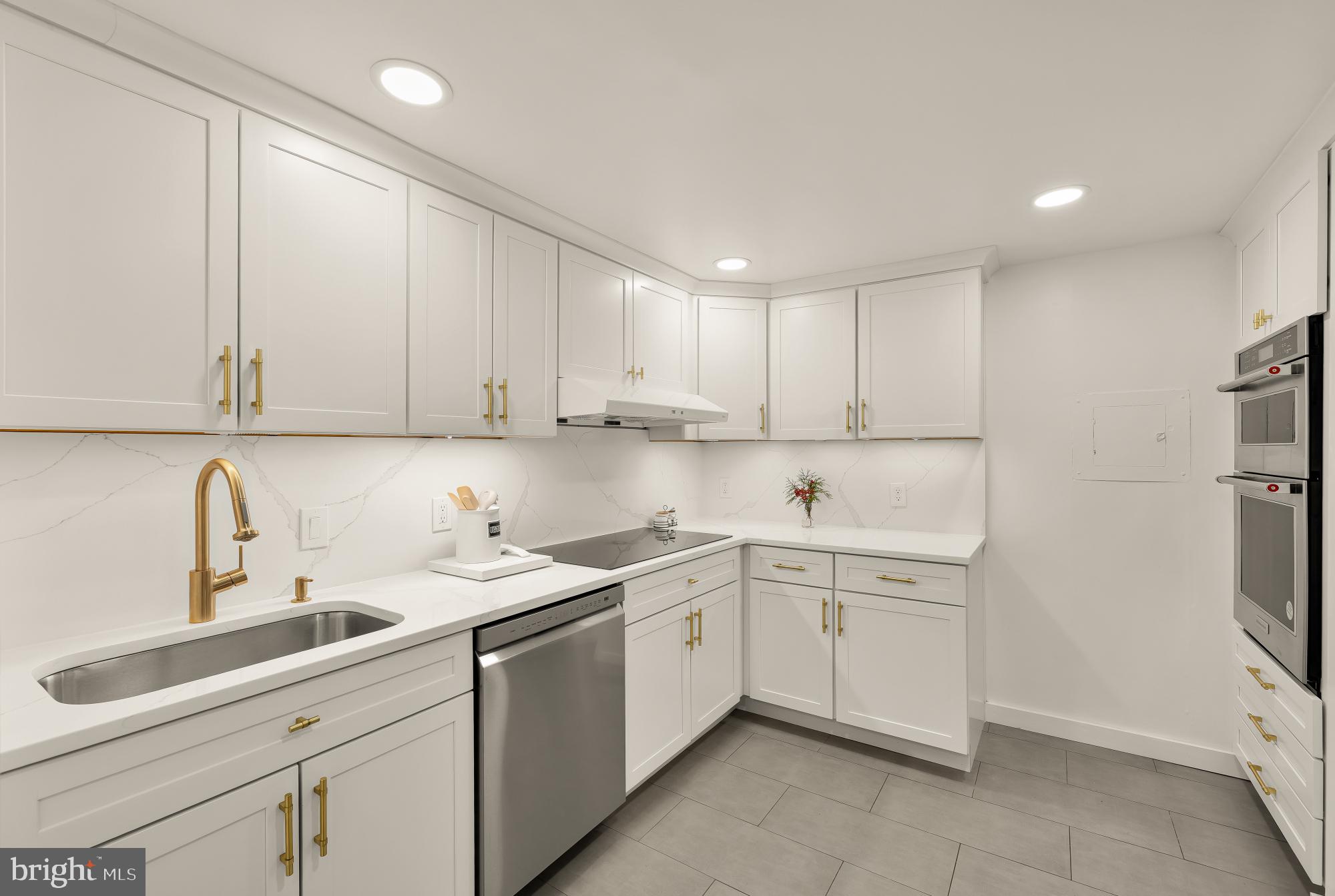 4601 N PARK AVENUE 1119