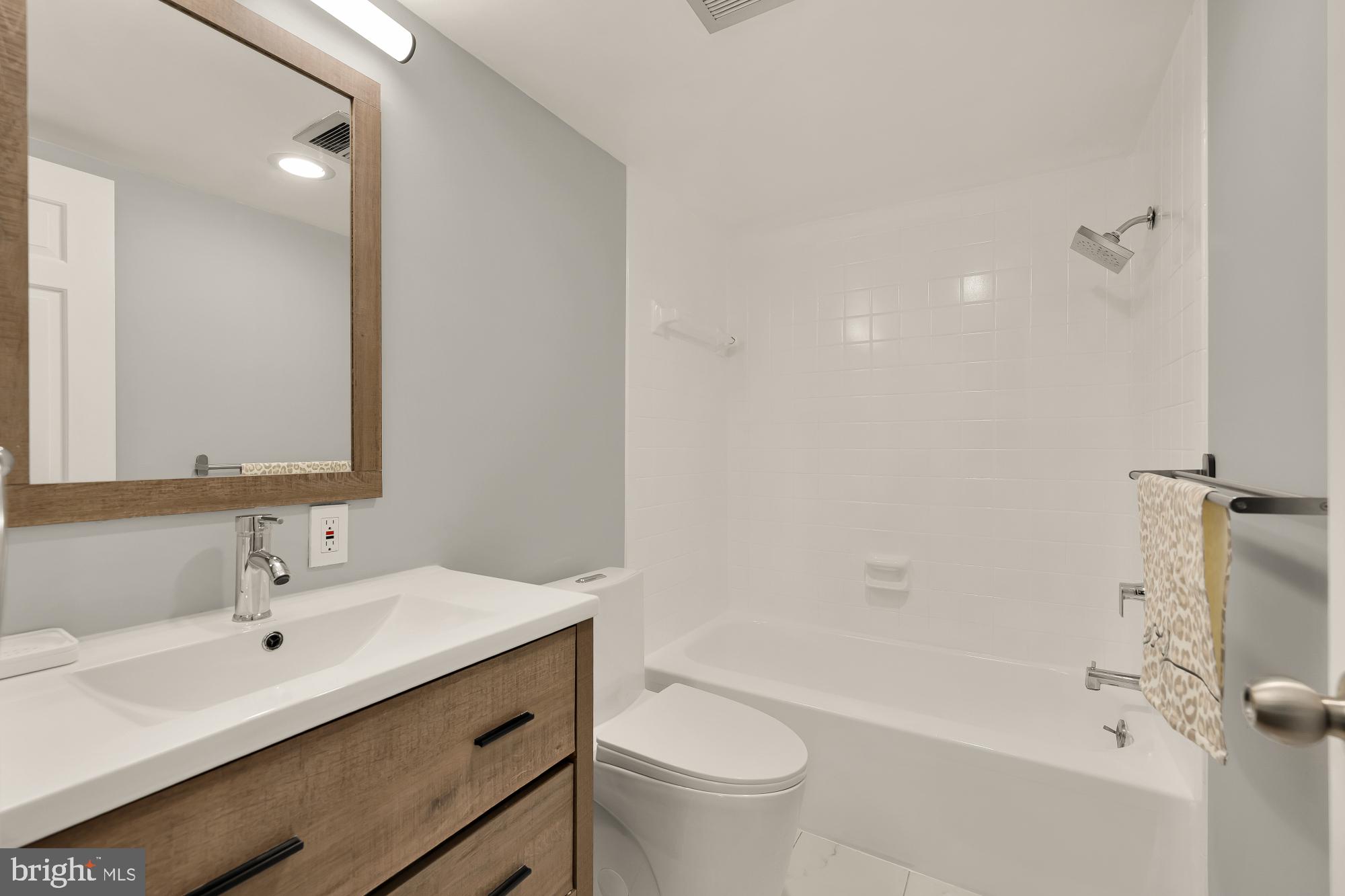 4601 N PARK AVENUE 1119