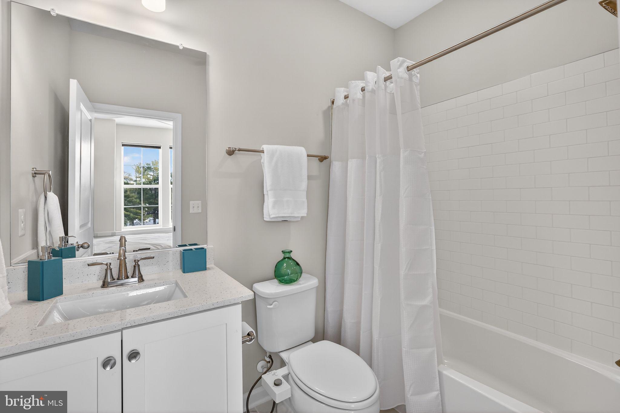 1017 VILLAGE CLUB ALLEY