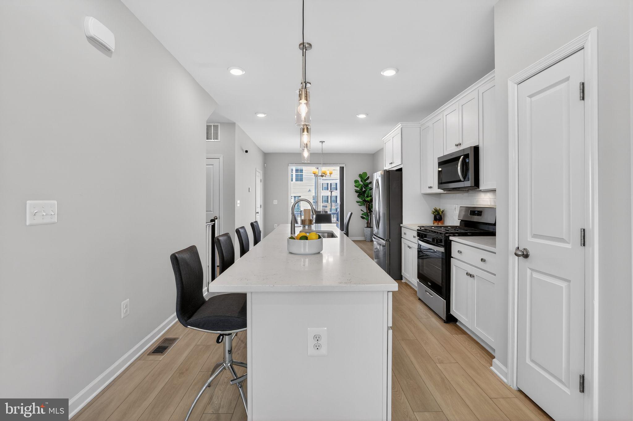 1017 VILLAGE CLUB ALLEY