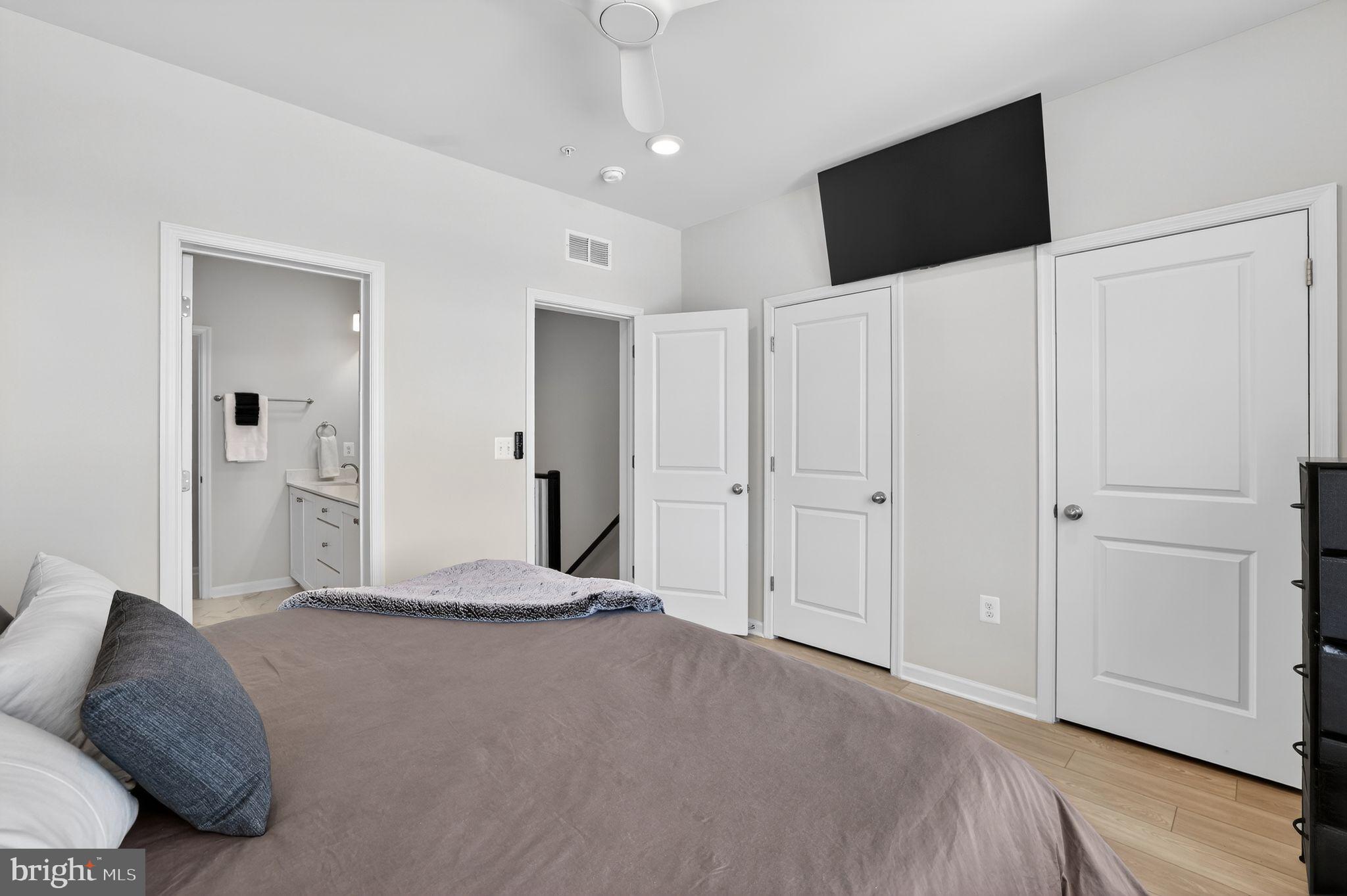 1017 VILLAGE CLUB ALLEY