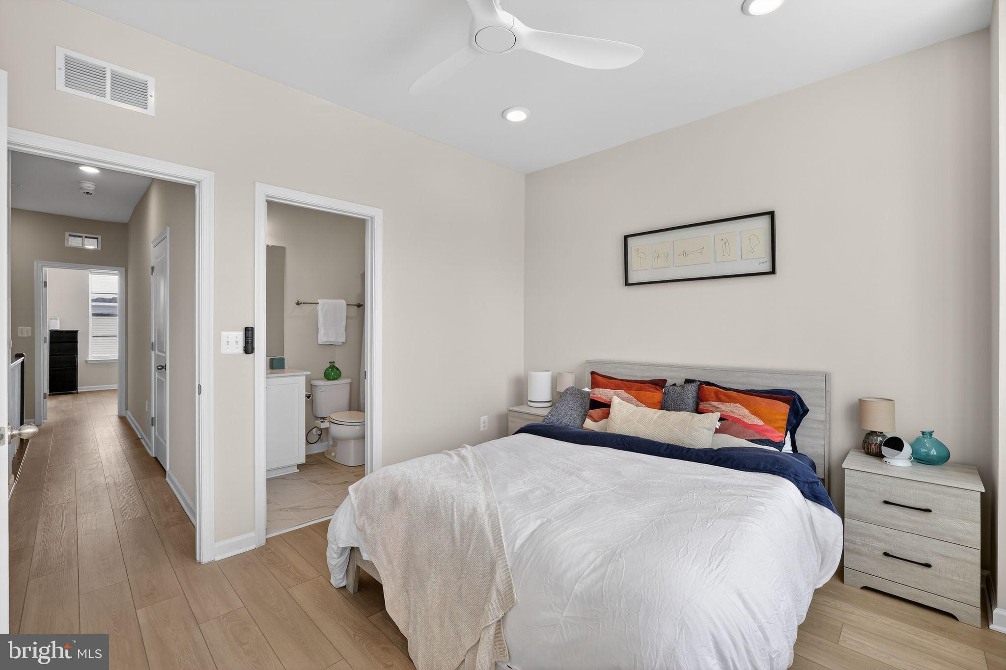 1017 VILLAGE CLUB ALLEY