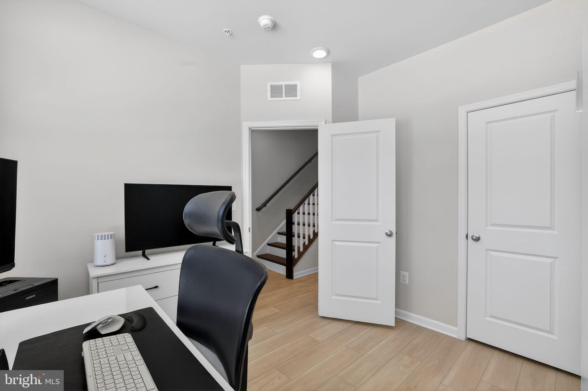 1017 VILLAGE CLUB ALLEY