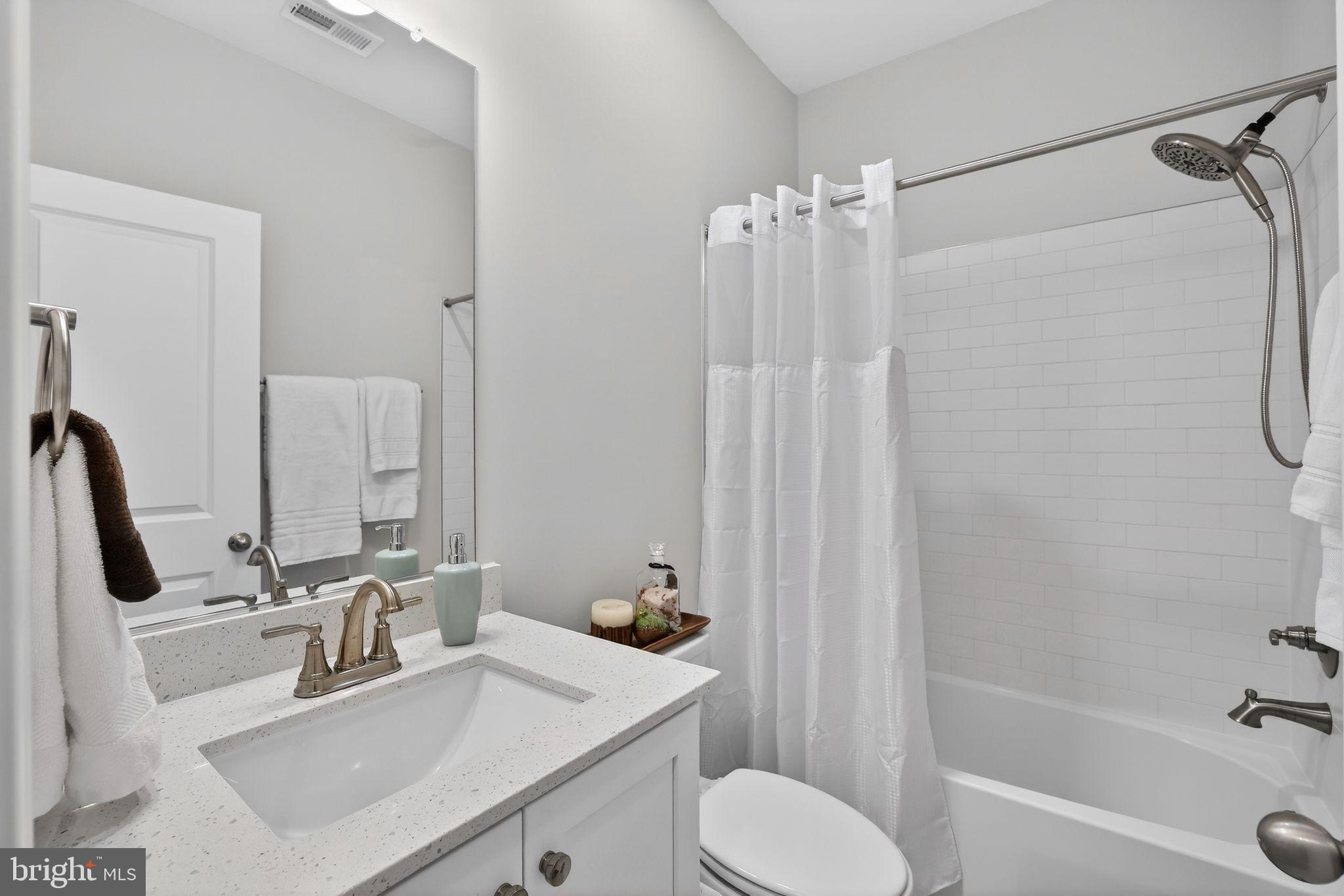 1017 VILLAGE CLUB ALLEY