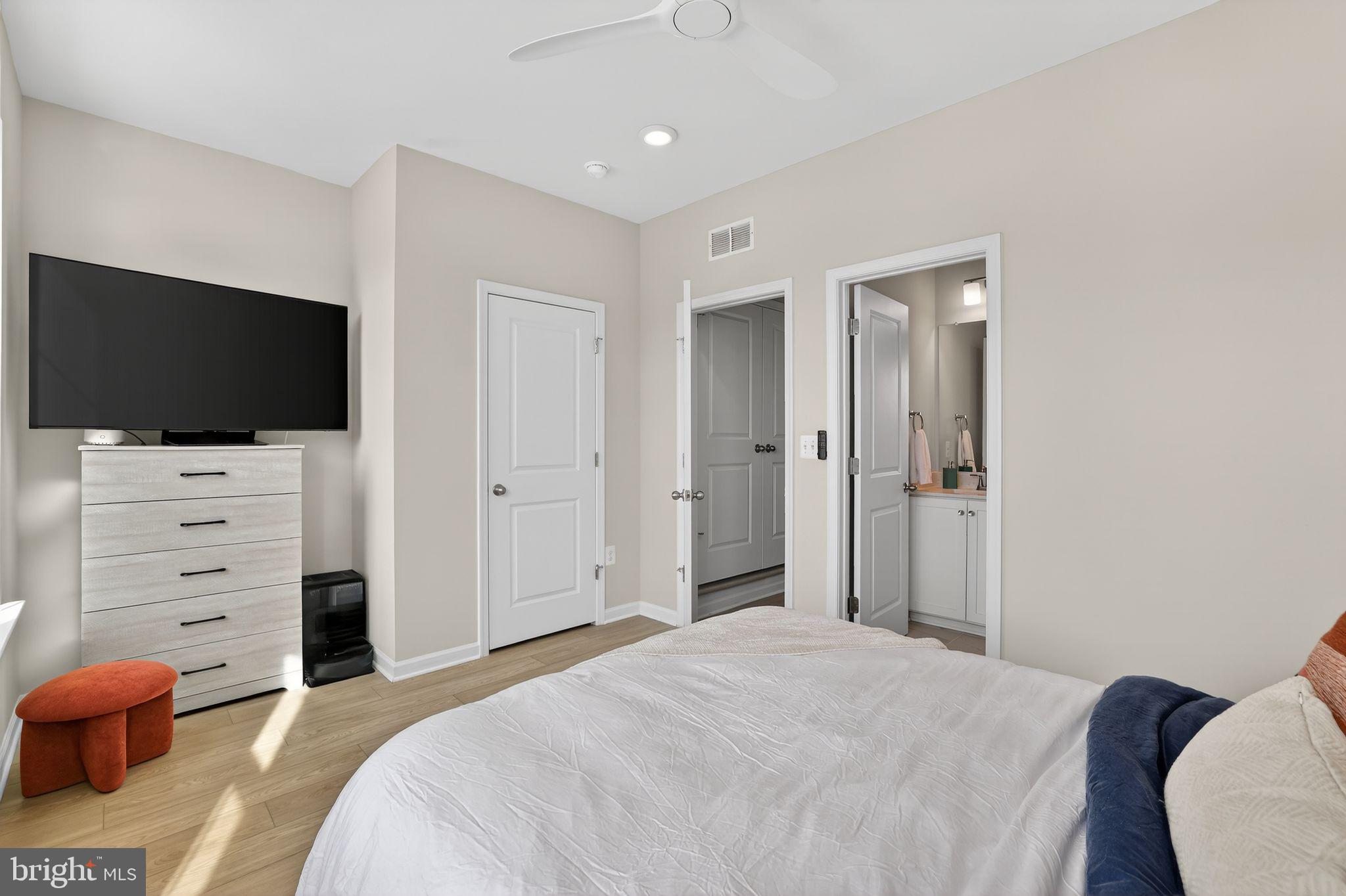 1017 VILLAGE CLUB ALLEY