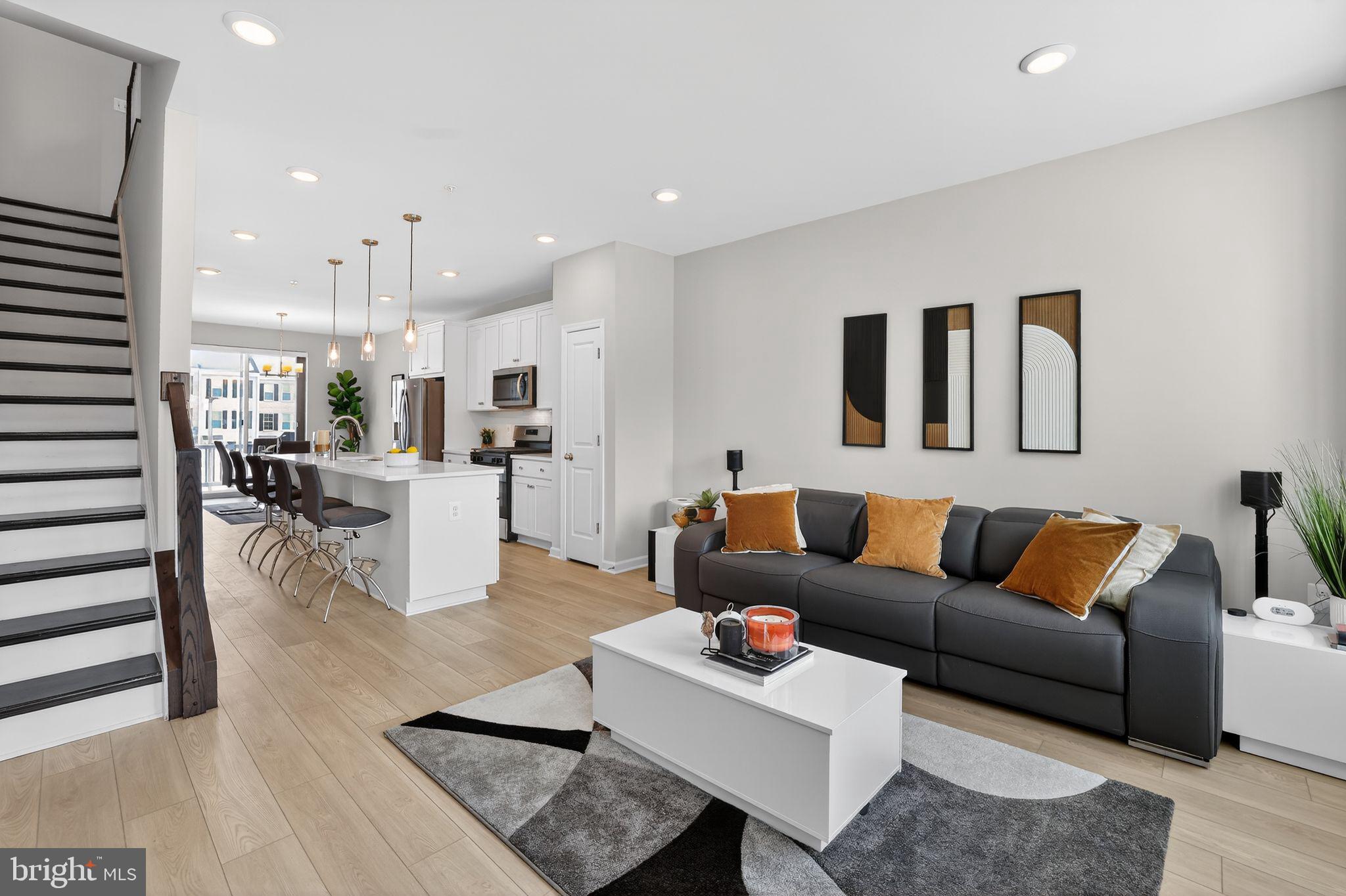 1017 VILLAGE CLUB ALLEY