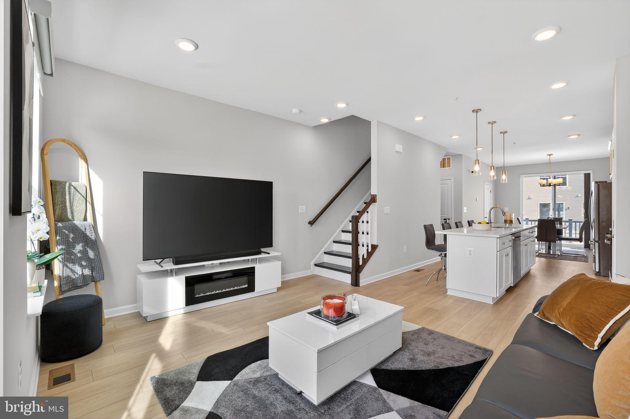 1017 VILLAGE CLUB ALLEY