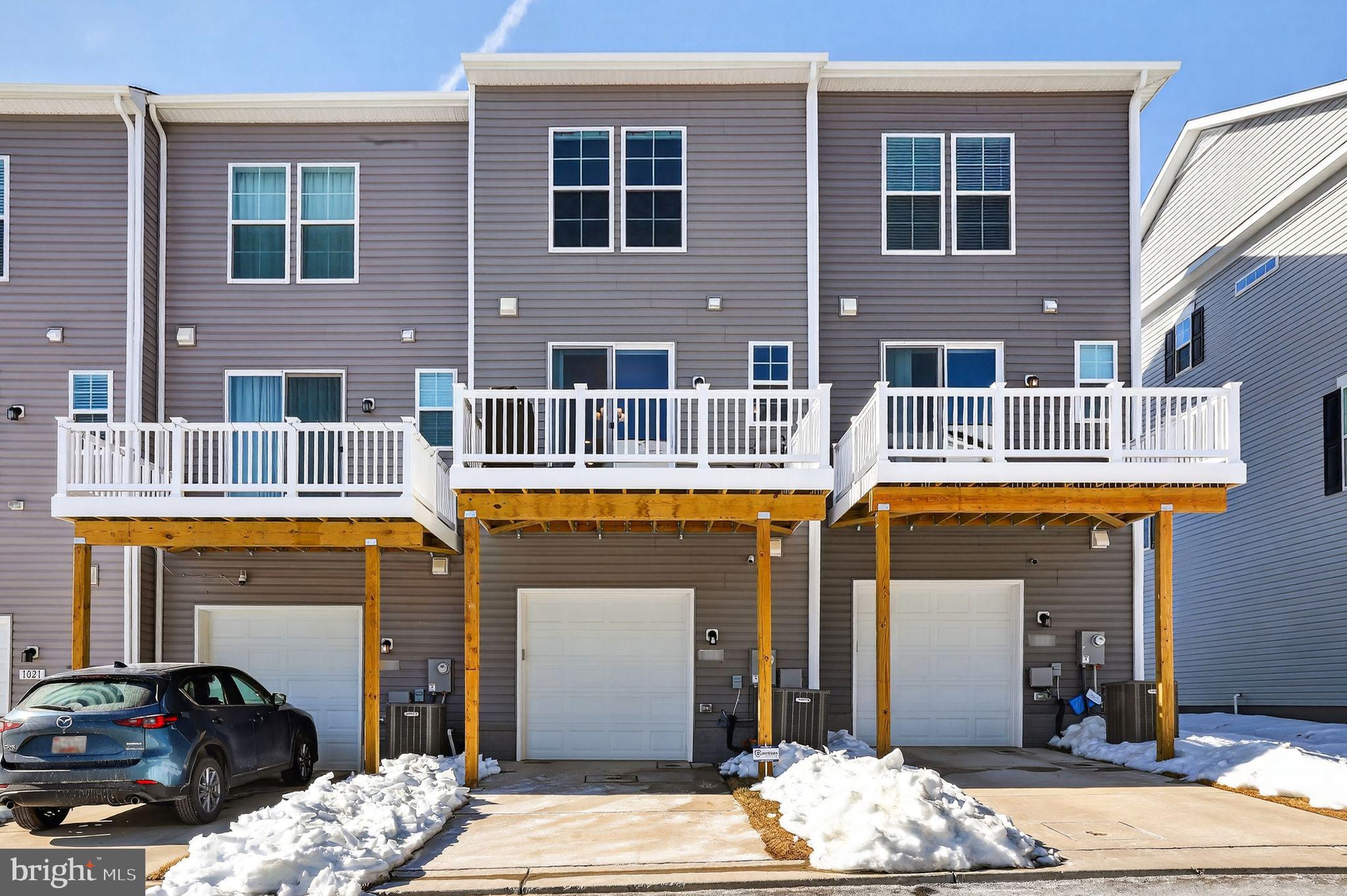 1017 VILLAGE CLUB ALLEY