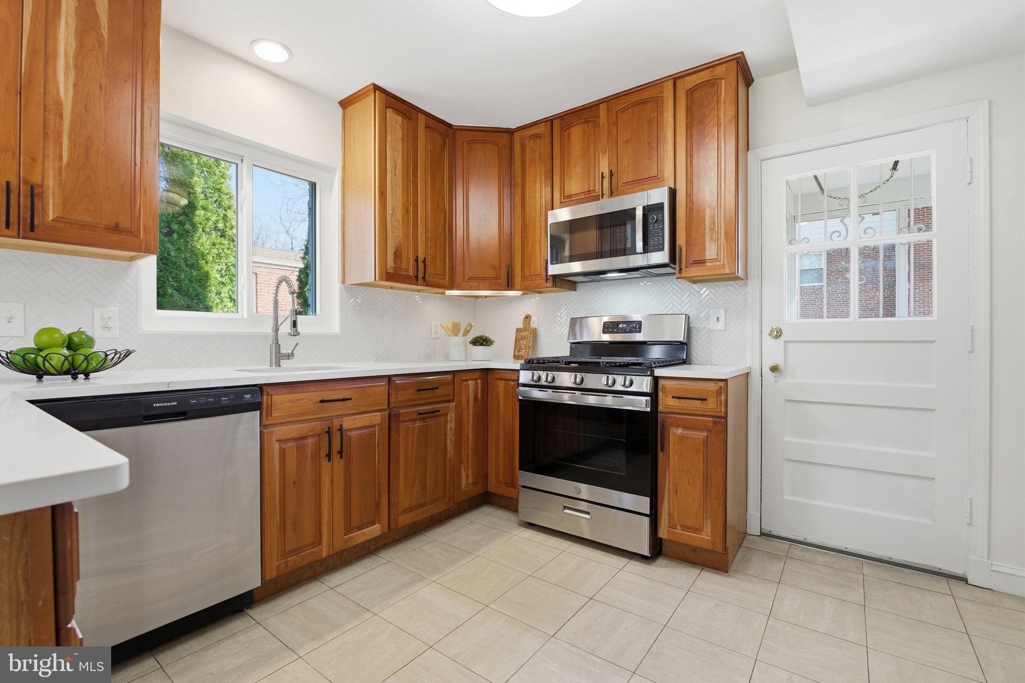 11527 GRANDVIEW AVENUE