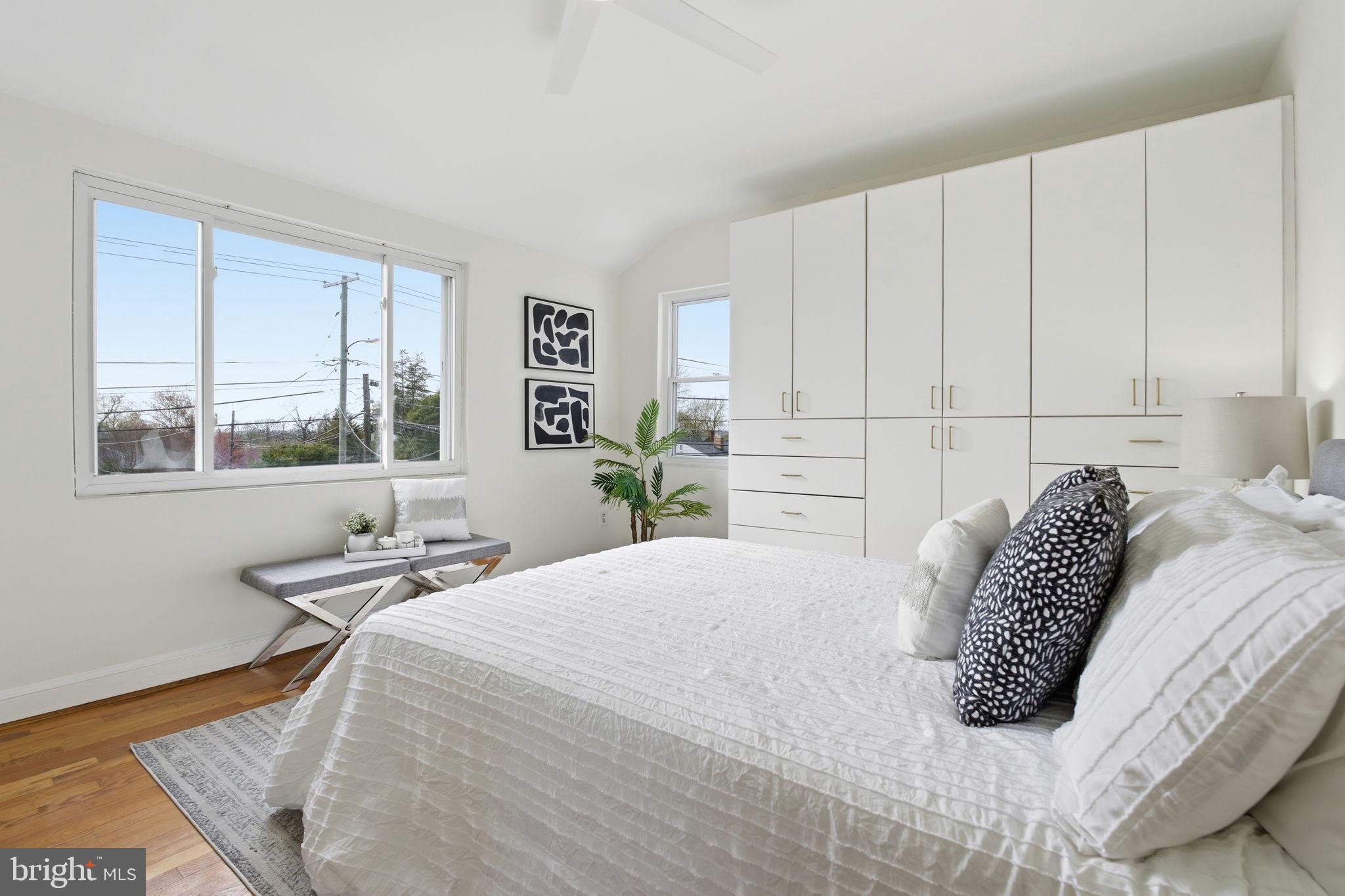 11527 GRANDVIEW AVENUE