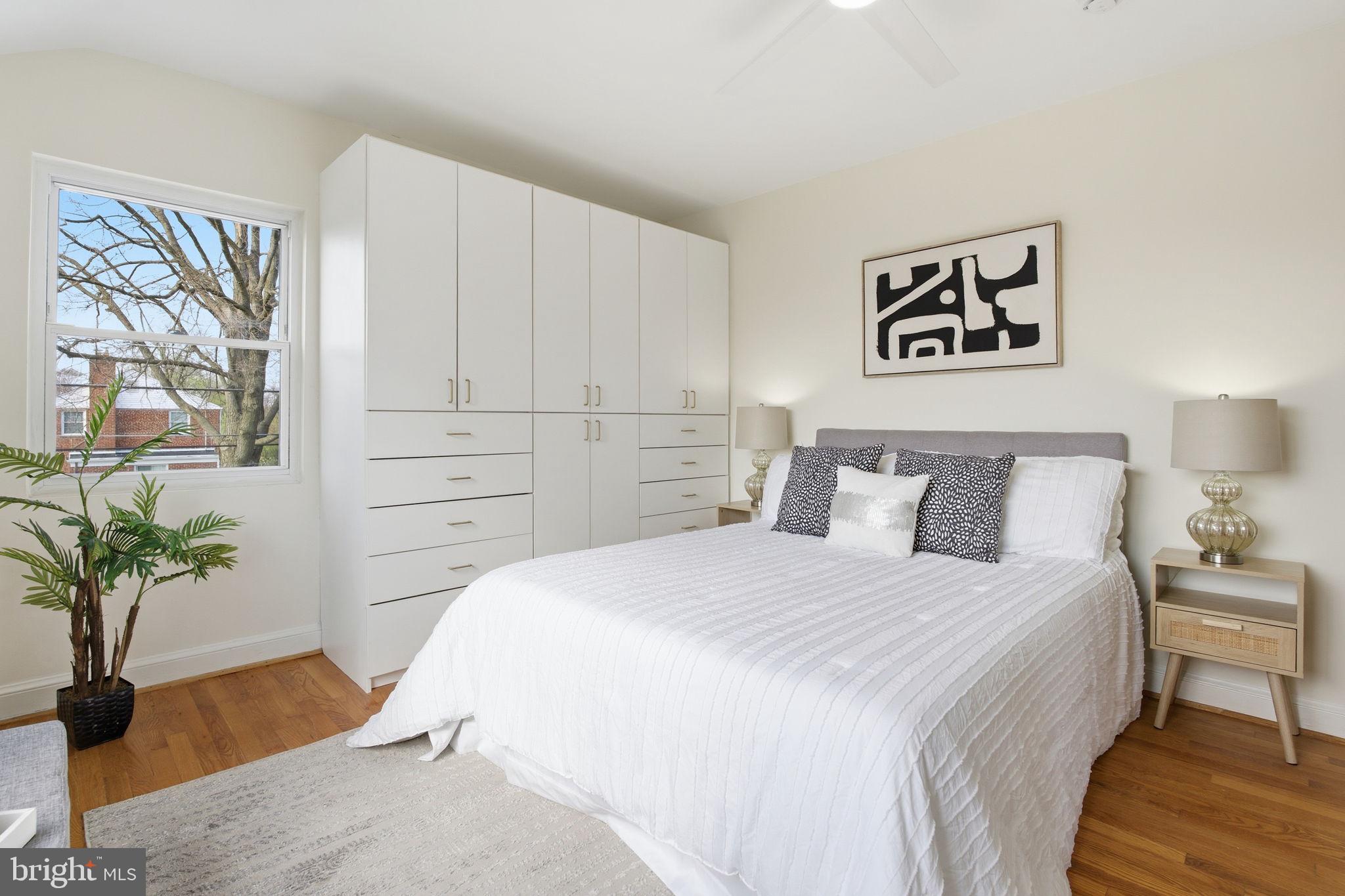 11527 GRANDVIEW AVENUE