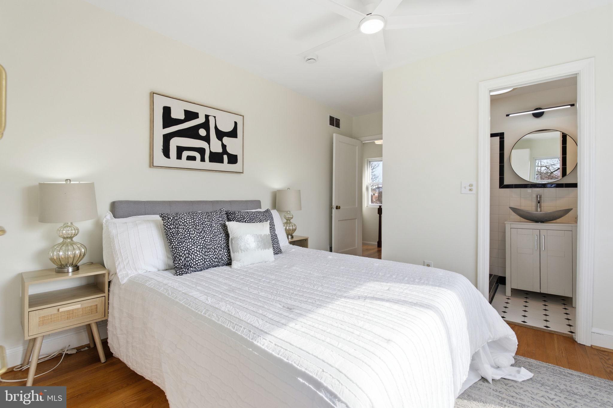 11527 GRANDVIEW AVENUE