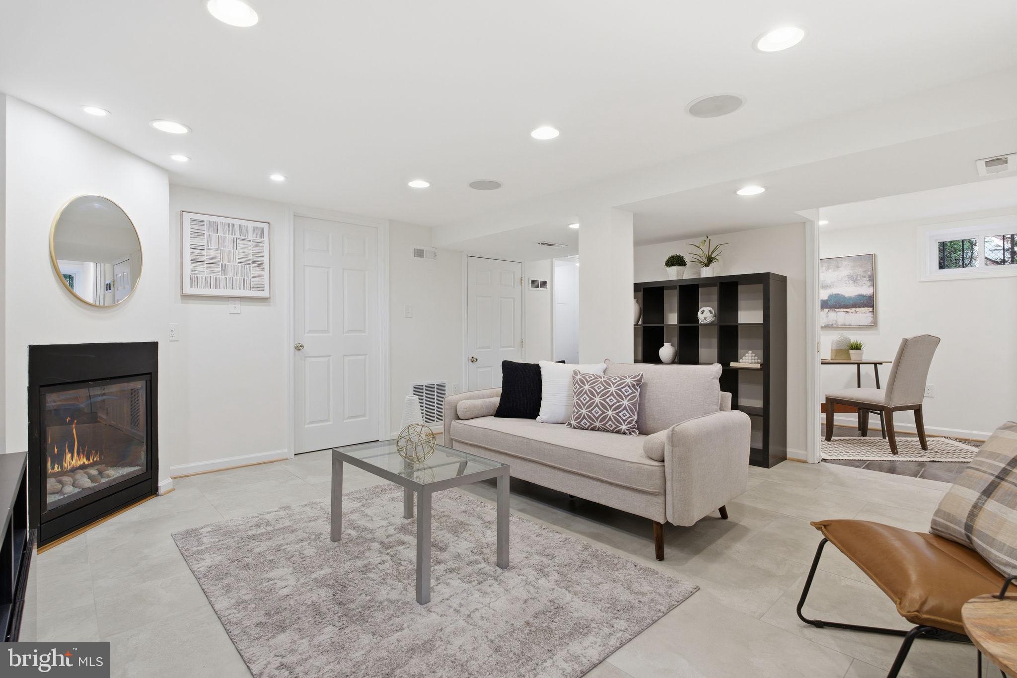 11527 GRANDVIEW AVENUE