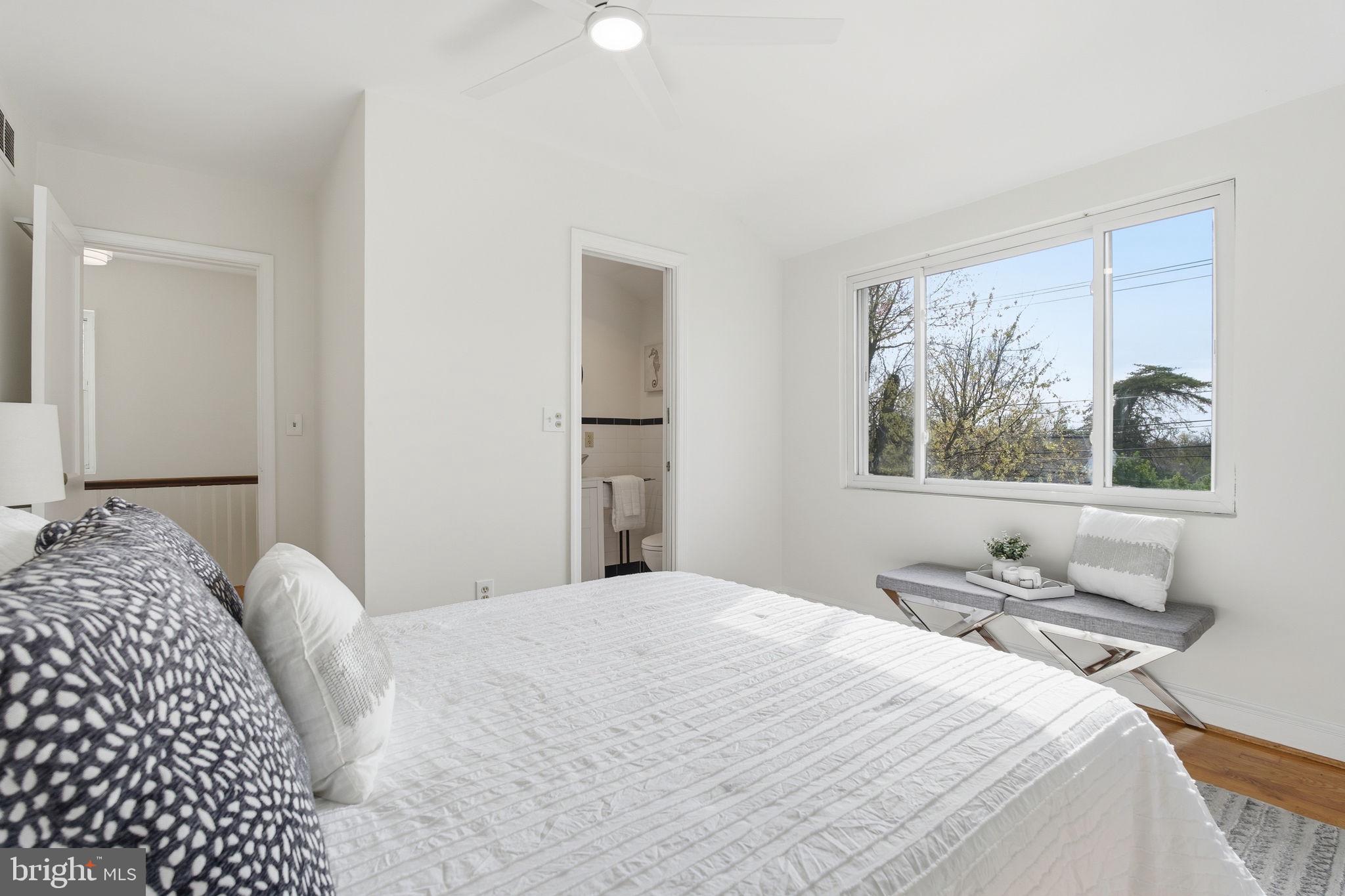 11527 GRANDVIEW AVENUE