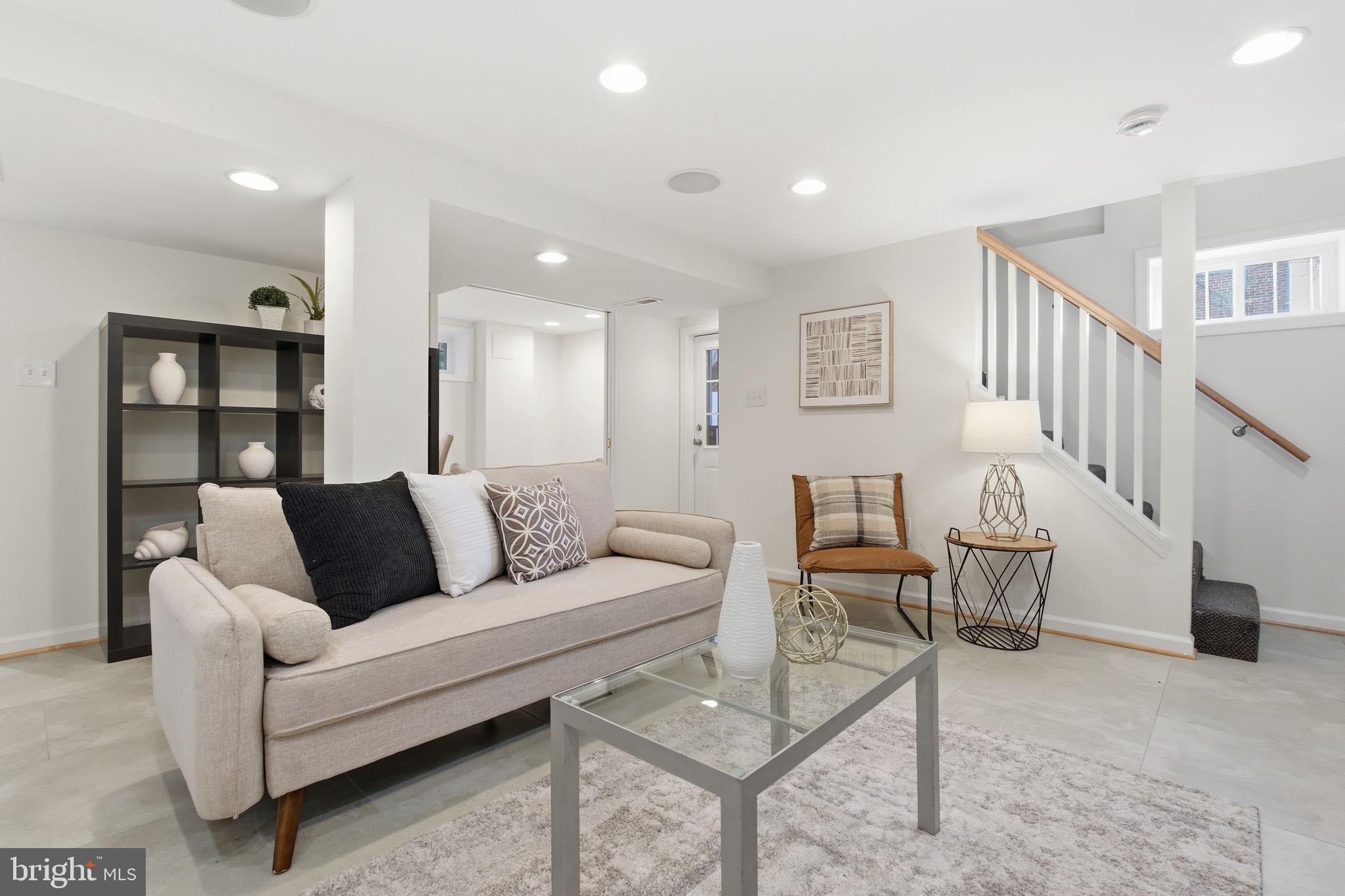 11527 GRANDVIEW AVENUE