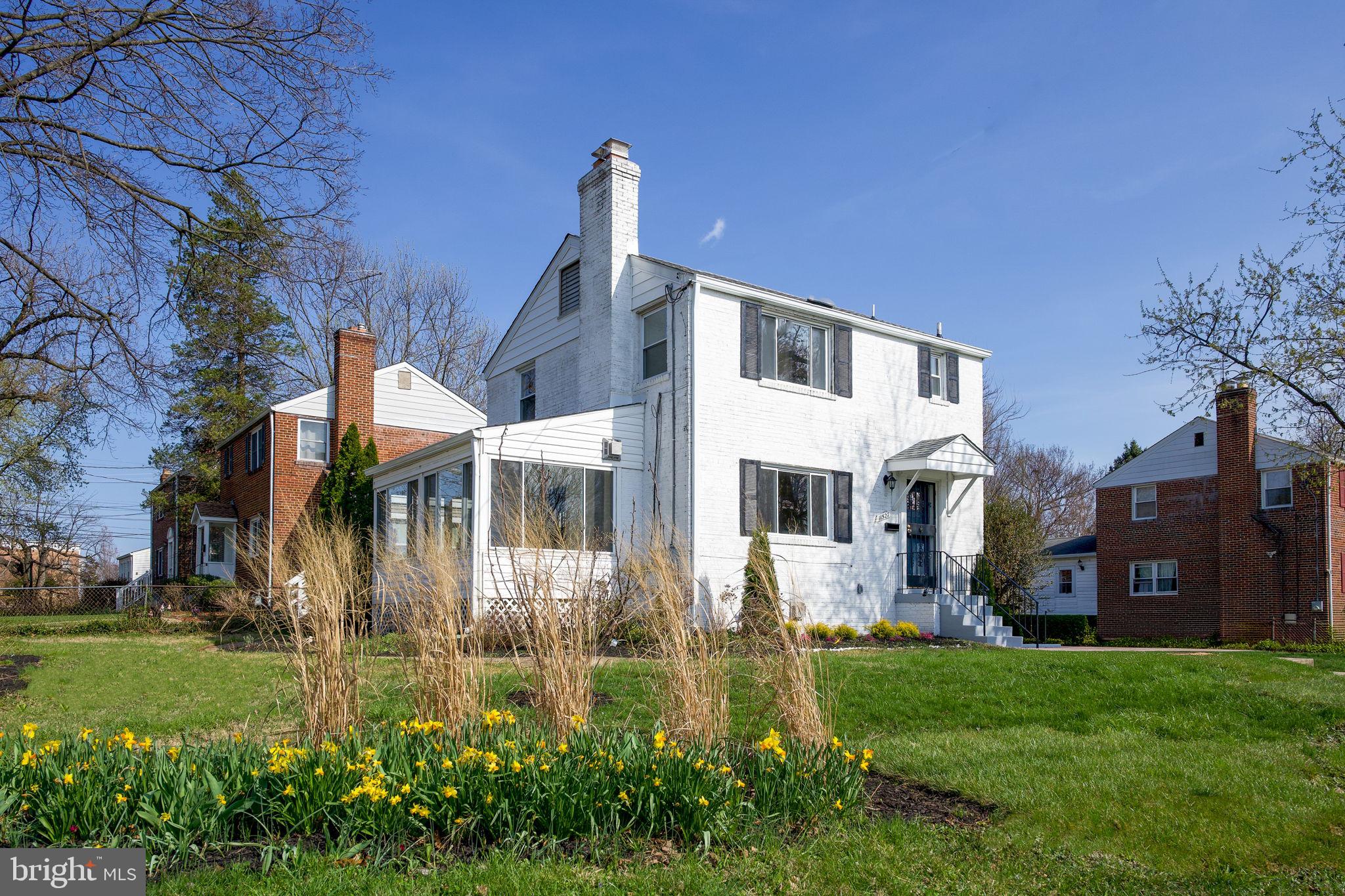 11527 GRANDVIEW AVENUE