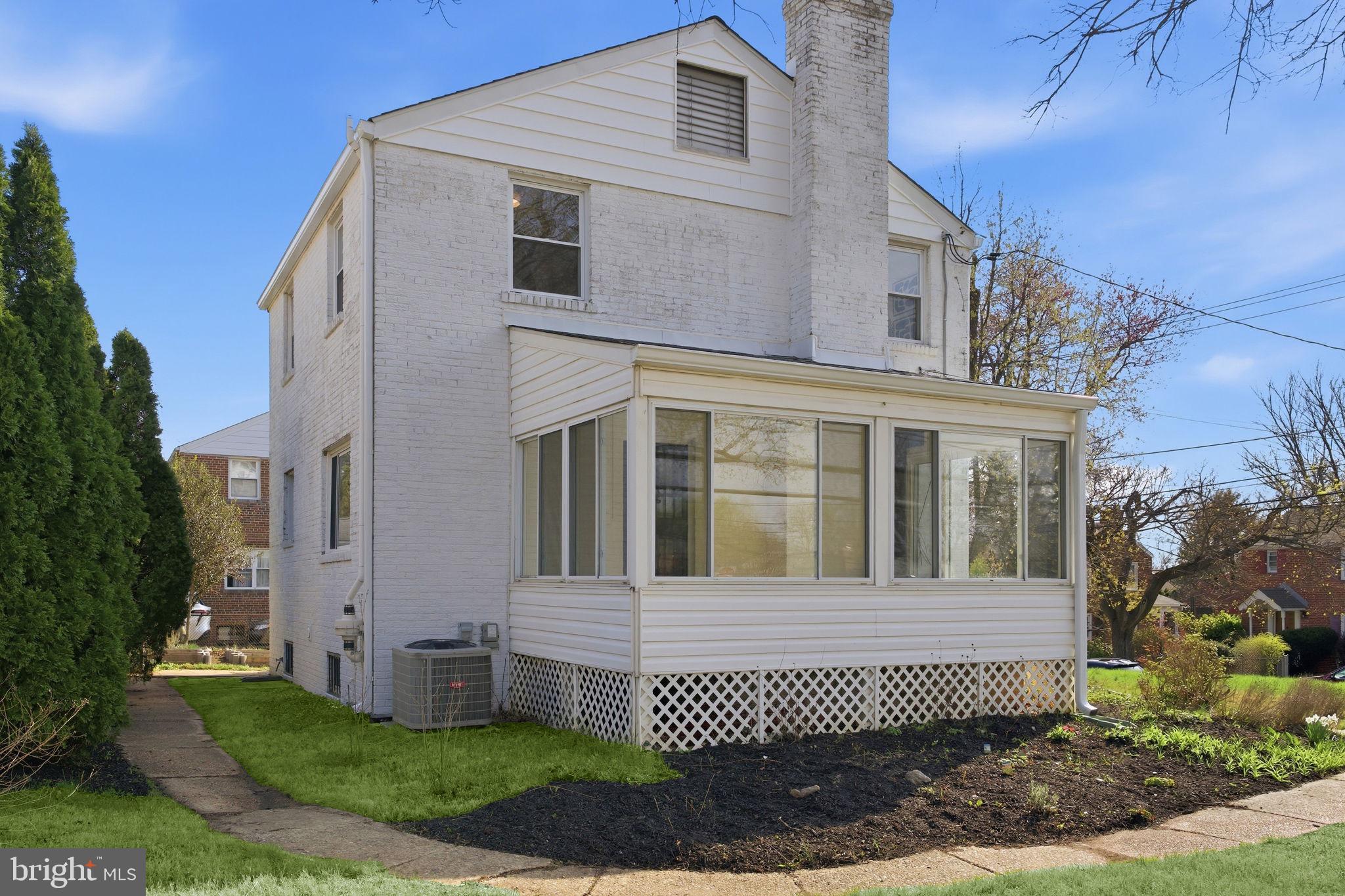 11527 GRANDVIEW AVENUE