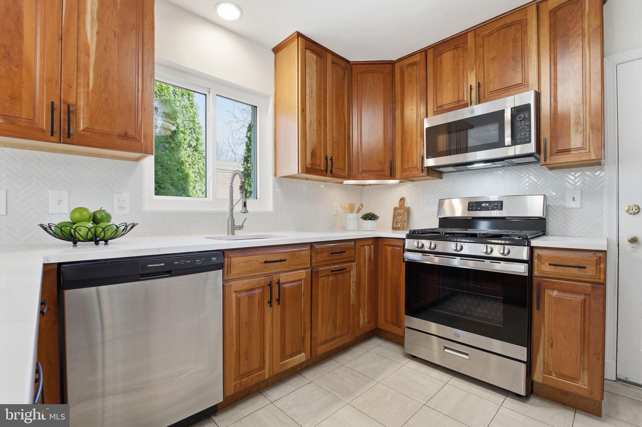 11527 GRANDVIEW AVENUE