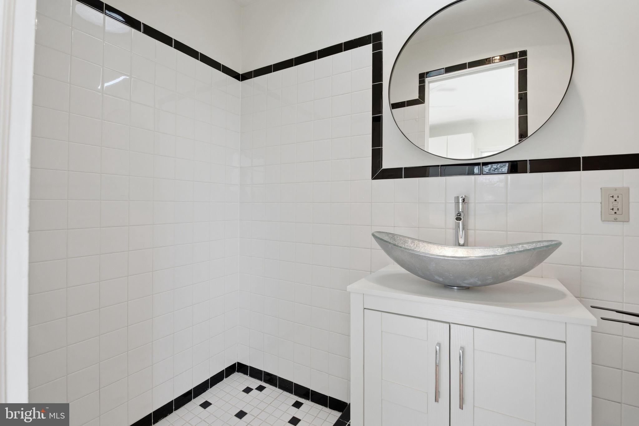 11527 GRANDVIEW AVENUE