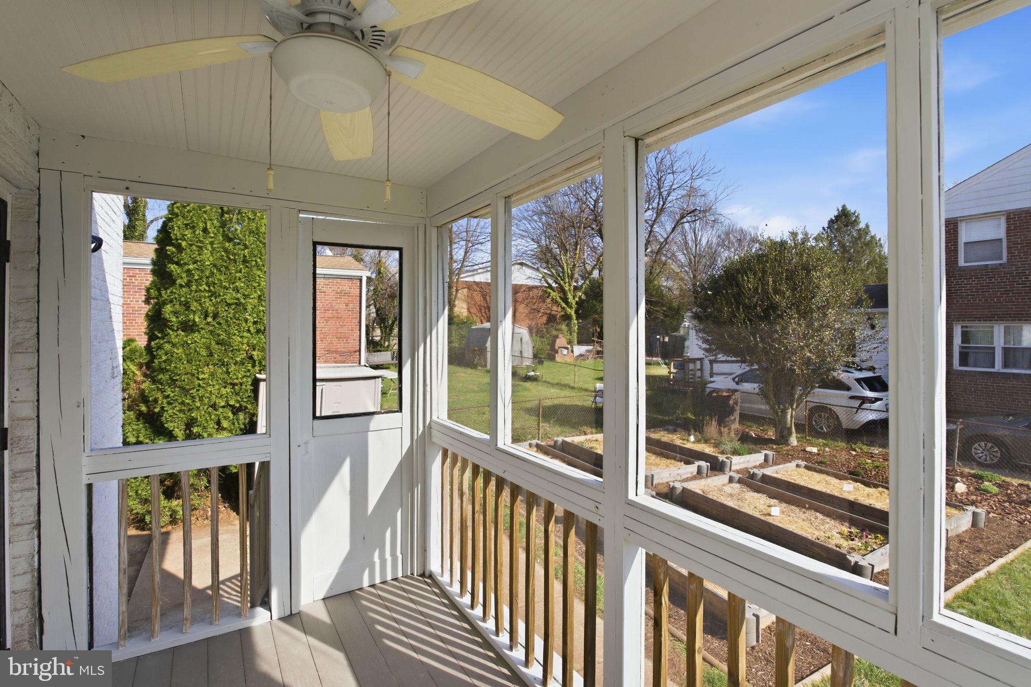 11527 GRANDVIEW AVENUE