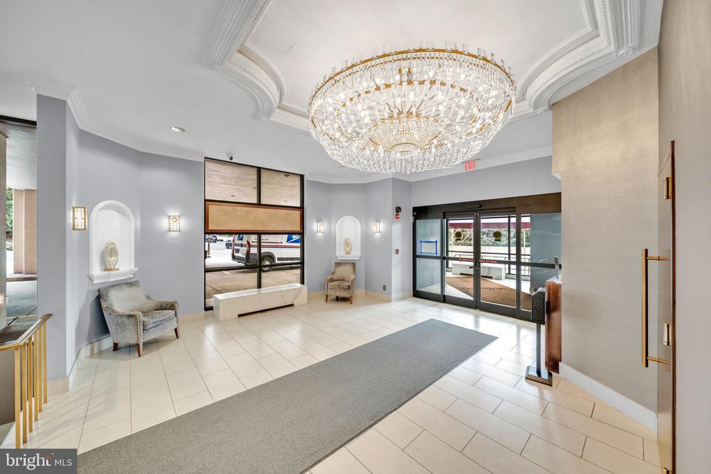 5500 FRIENDSHIP BOULEVARD Unit: 818N