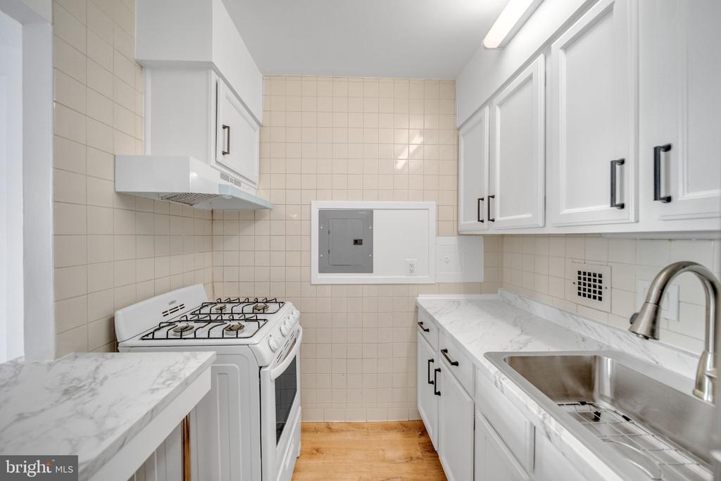 5500 FRIENDSHIP BOULEVARD Unit: 818N