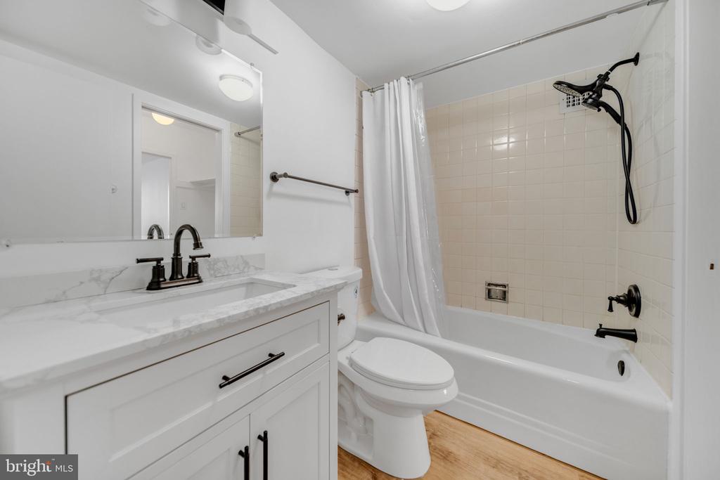 5500 FRIENDSHIP BOULEVARD Unit: 818N