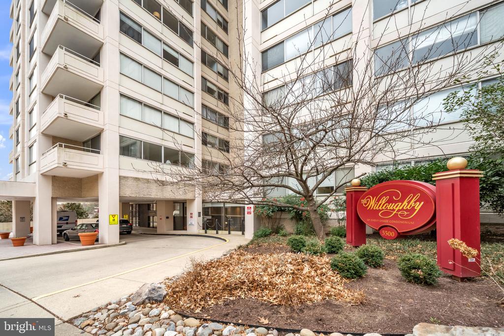 5500 FRIENDSHIP BOULEVARD Unit: 818N