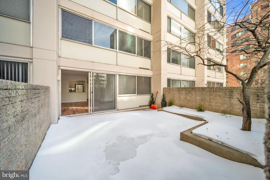 5500 FRIENDSHIP BOULEVARD Unit: 818N