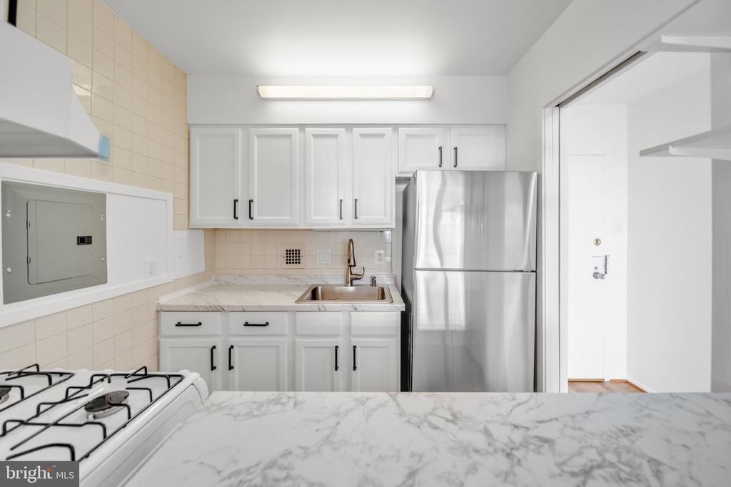 5500 FRIENDSHIP BOULEVARD Unit: 818N
