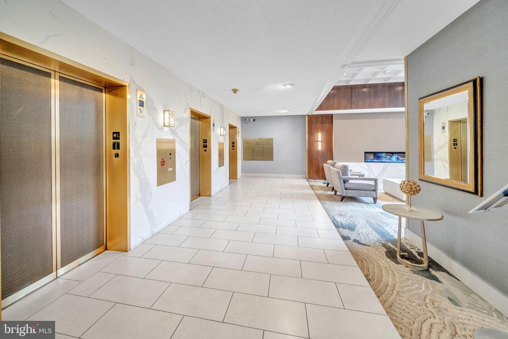 5500 FRIENDSHIP BOULEVARD Unit: 818N