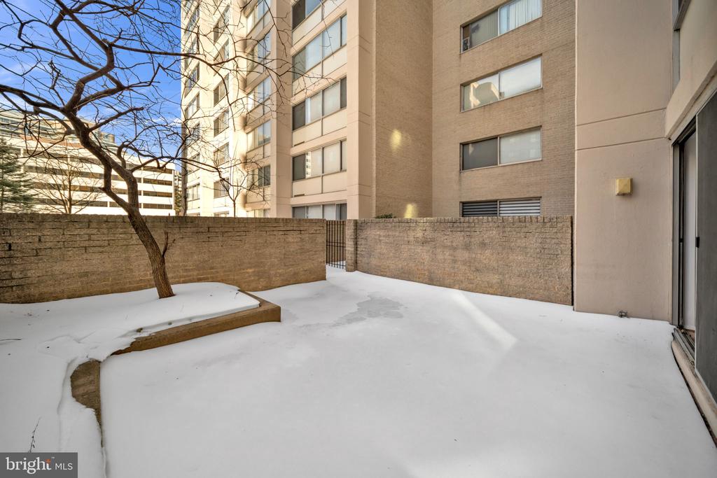 5500 FRIENDSHIP BOULEVARD Unit: 818N