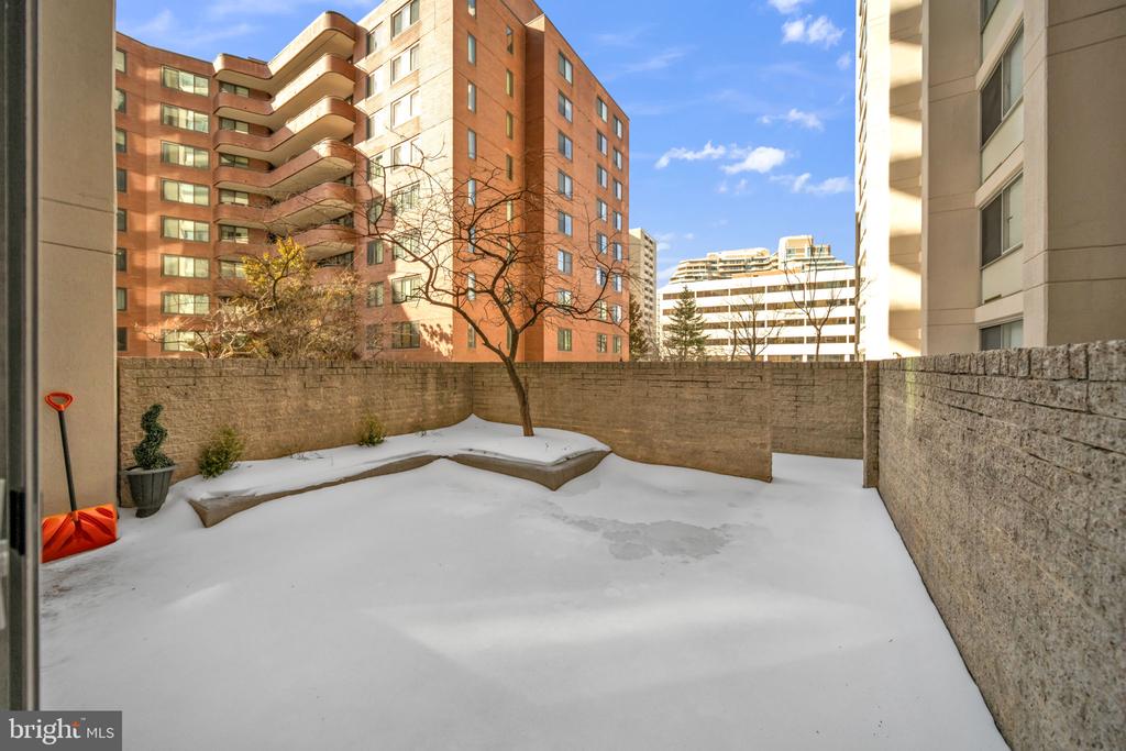 5500 FRIENDSHIP BOULEVARD Unit: 818N
