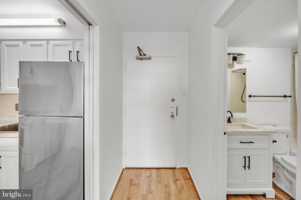 5500 FRIENDSHIP BOULEVARD Unit: 818N