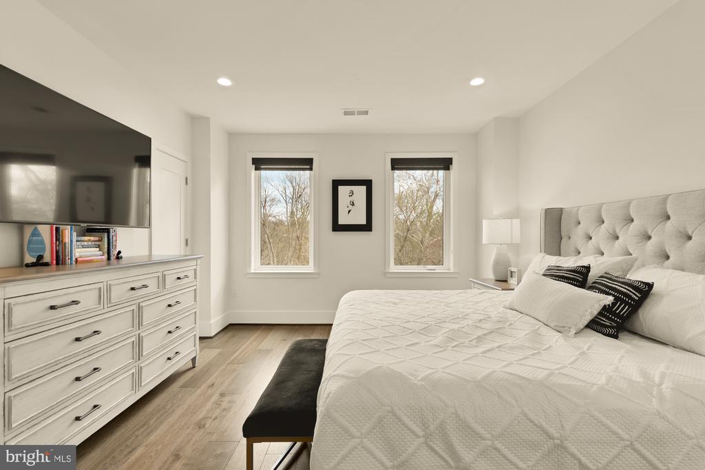 3737 GLENMOOR RESERVE LANE