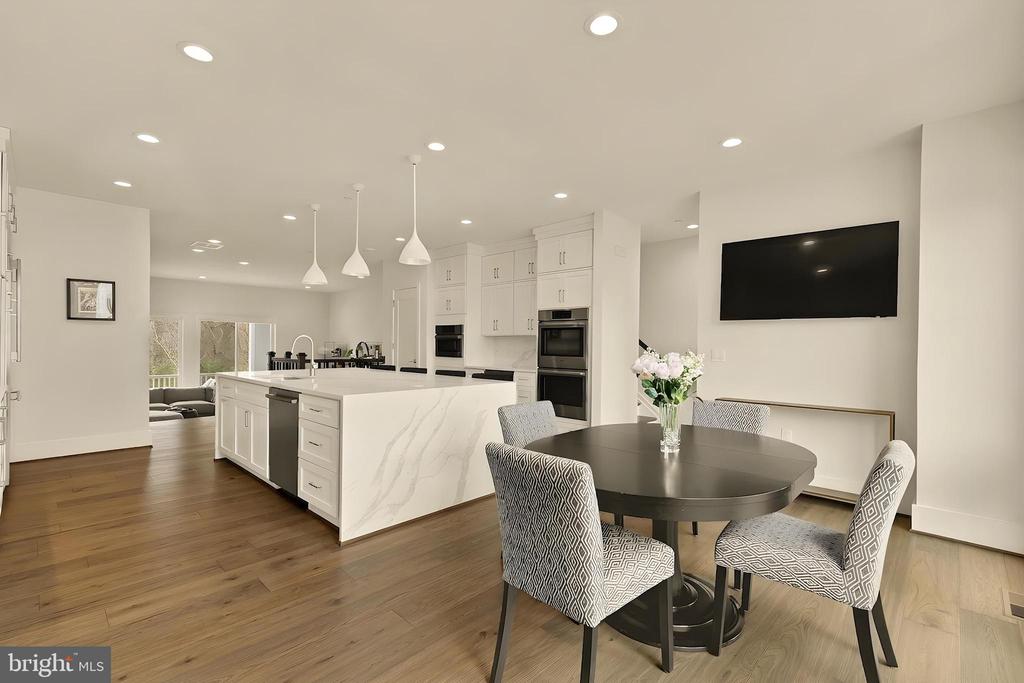 3737 GLENMOOR RESERVE LANE