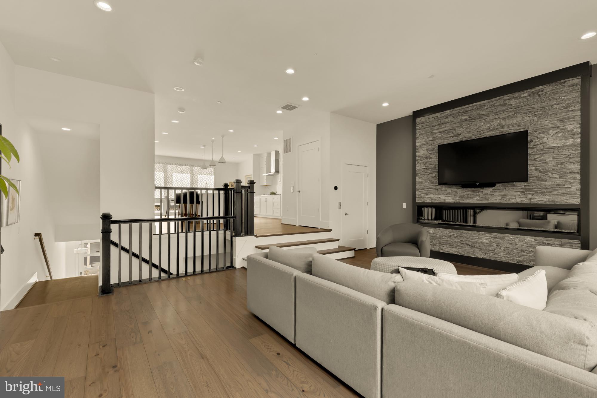 3737 GLENMOOR RESERVE LANE