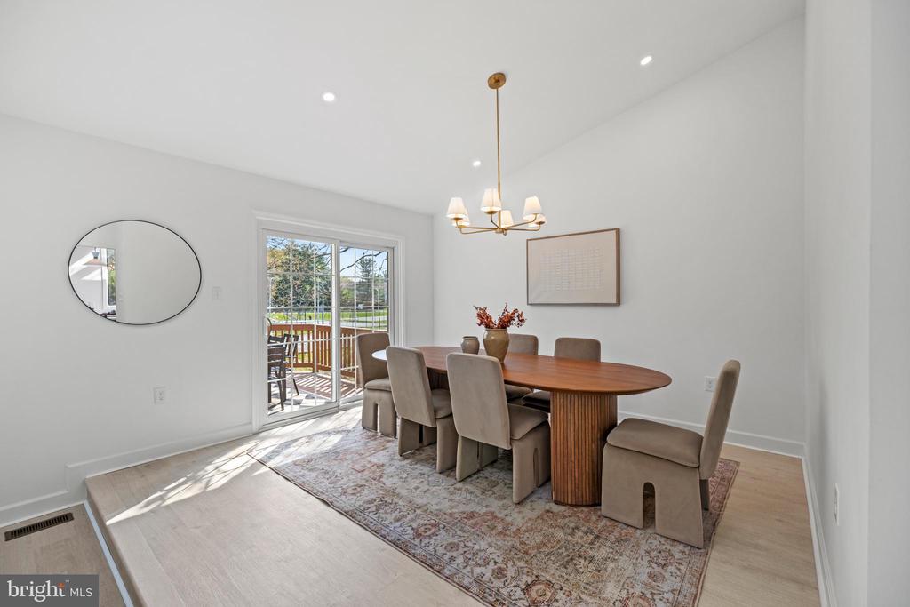 5 SOLITAIRE COURT