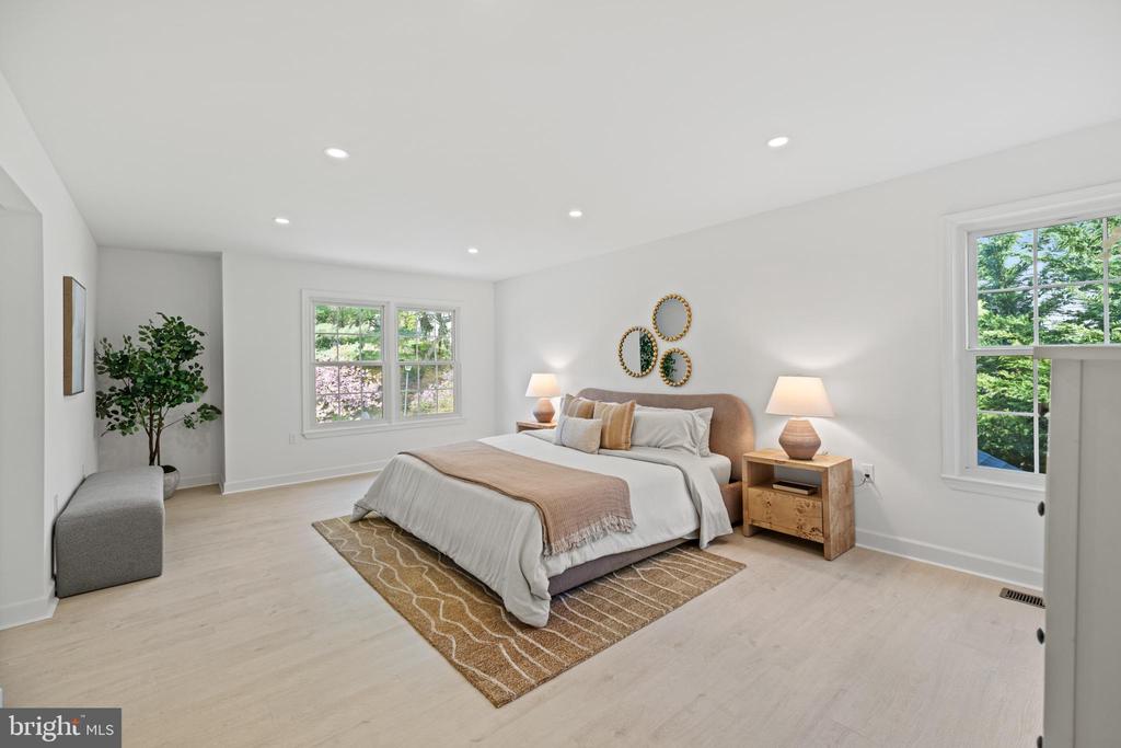 5 SOLITAIRE COURT