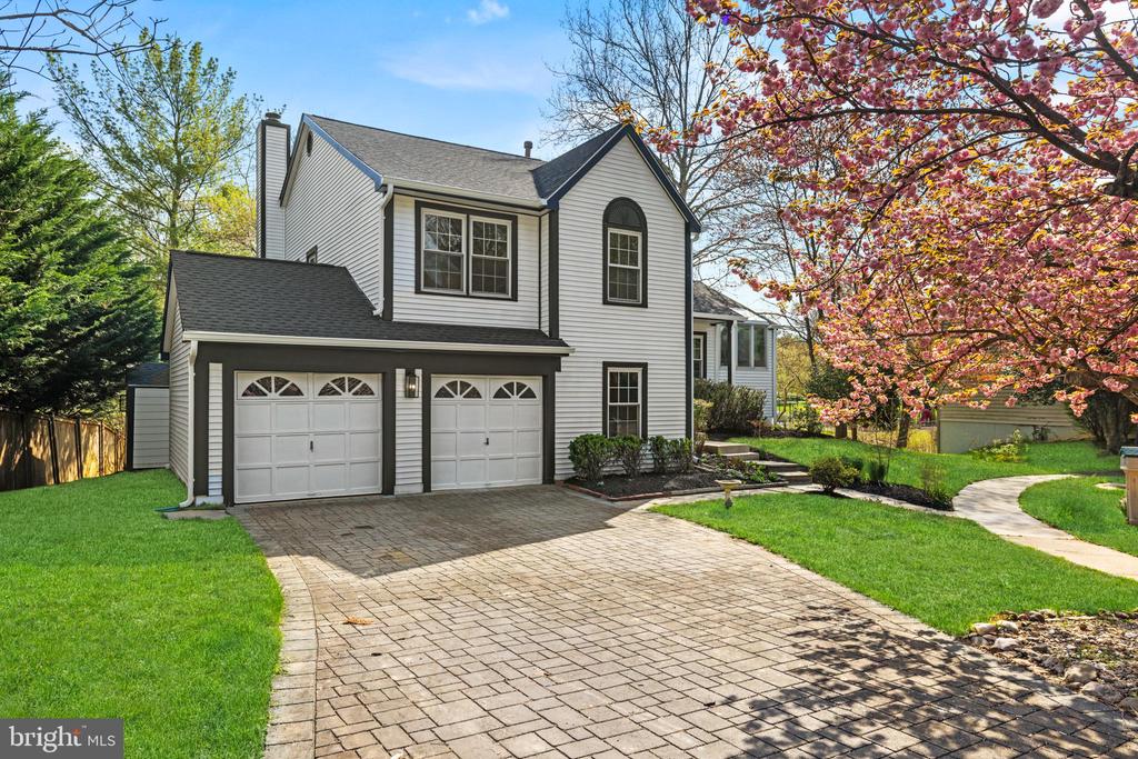 5 SOLITAIRE COURT